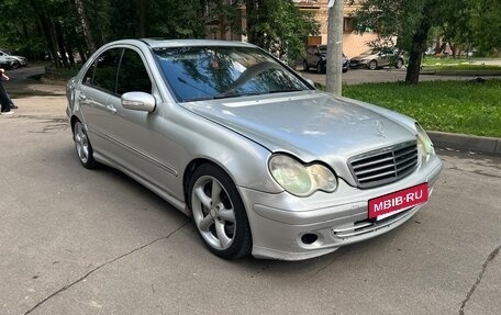 Mercedes-Benz C-Класс, 2005 год, 700 000 рублей, 2 фотография