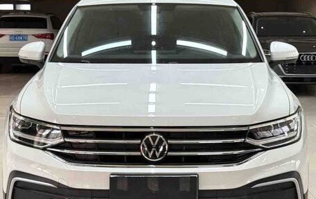 Volkswagen Tiguan II, 2023 год, 2 857 000 рублей, 3 фотография