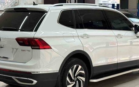 Volkswagen Tiguan II, 2023 год, 2 857 000 рублей, 2 фотография