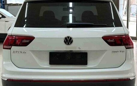 Volkswagen Tiguan II, 2023 год, 2 857 000 рублей, 5 фотография