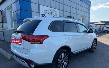 Mitsubishi Outlander III рестайлинг 3, 2019 год, 2 297 000 рублей, 3 фотография
