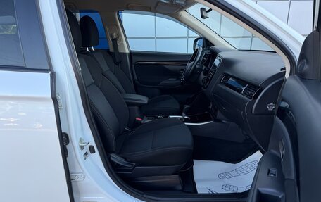 Mitsubishi Outlander III рестайлинг 3, 2019 год, 2 297 000 рублей, 13 фотография