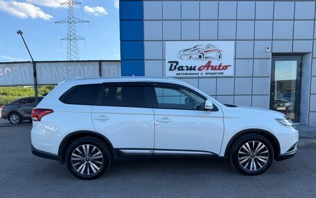 Mitsubishi Outlander III рестайлинг 3, 2019 год, 2 297 000 рублей, 7 фотография