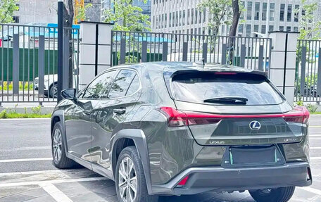 Lexus UX I, 2023 год, 1 900 000 рублей, 6 фотография