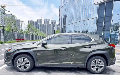 Lexus UX I, 2023 год, 1 900 000 рублей, 7 фотография