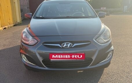 Hyundai Solaris II рестайлинг, 2011 год, 830 000 рублей, 1 фотография