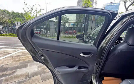 Lexus UX I, 2023 год, 1 900 000 рублей, 17 фотография