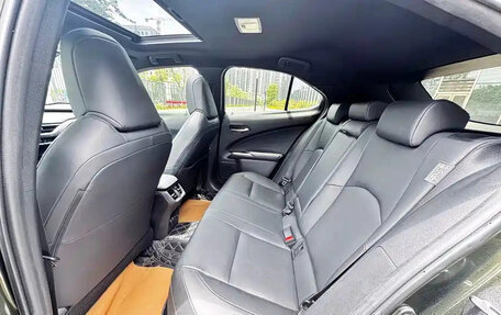 Lexus UX I, 2023 год, 1 900 000 рублей, 18 фотография