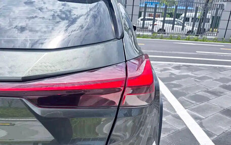 Lexus UX I, 2023 год, 1 900 000 рублей, 24 фотография