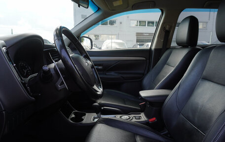 Mitsubishi Outlander III рестайлинг 3, 2014 год, 1 295 000 рублей, 10 фотография
