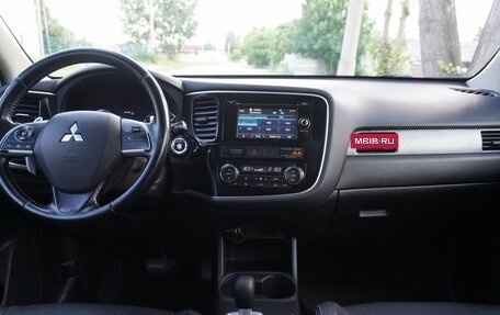 Mitsubishi Outlander III рестайлинг 3, 2014 год, 1 295 000 рублей, 12 фотография