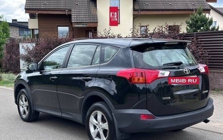 Toyota RAV4, 2015 год, 1 735 000 рублей, 3 фотография