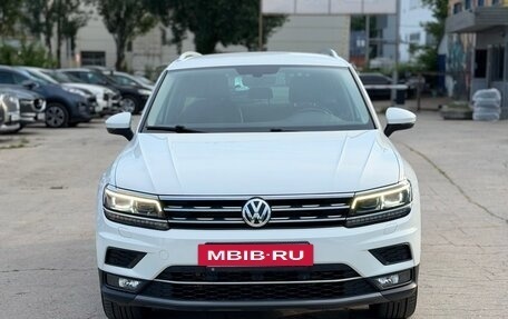 Volkswagen Tiguan II, 2018 год, 3 090 000 рублей, 2 фотография