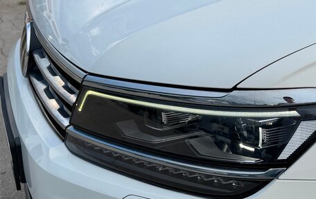 Volkswagen Tiguan II, 2018 год, 3 090 000 рублей, 9 фотография