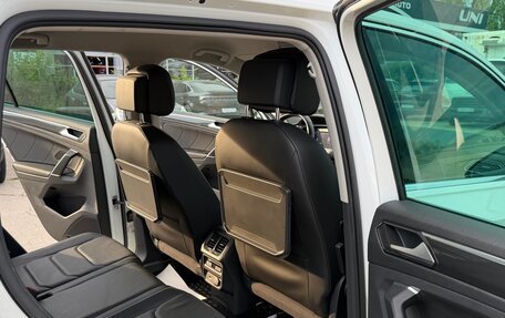 Volkswagen Tiguan II, 2018 год, 3 090 000 рублей, 12 фотография