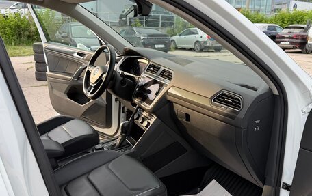 Volkswagen Tiguan II, 2018 год, 3 090 000 рублей, 13 фотография