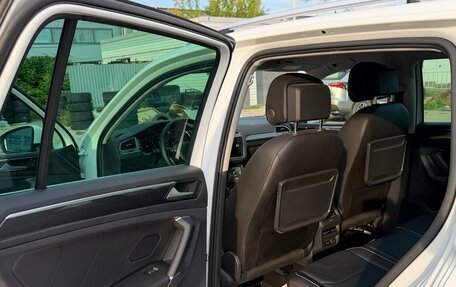Volkswagen Tiguan II, 2018 год, 3 090 000 рублей, 14 фотография