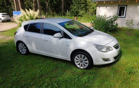 Opel Astra J, 2010 год, 710 000 рублей, 1 фотография