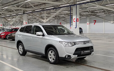 Mitsubishi Outlander III рестайлинг 3, 2014 год, 1 619 000 рублей, 3 фотография