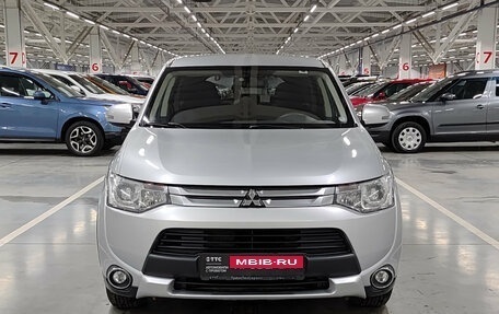 Mitsubishi Outlander III рестайлинг 3, 2014 год, 1 619 000 рублей, 2 фотография