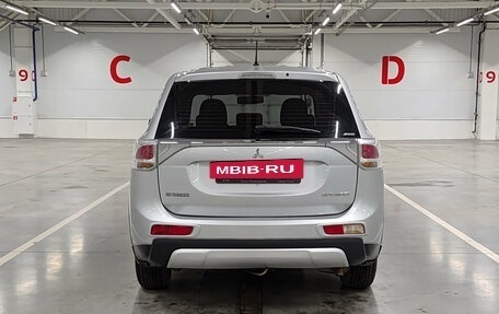 Mitsubishi Outlander III рестайлинг 3, 2014 год, 1 619 000 рублей, 6 фотография