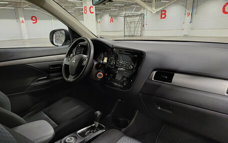 Mitsubishi Outlander III рестайлинг 3, 2014 год, 1 619 000 рублей, 11 фотография