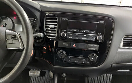 Mitsubishi Outlander III рестайлинг 3, 2014 год, 1 619 000 рублей, 15 фотография