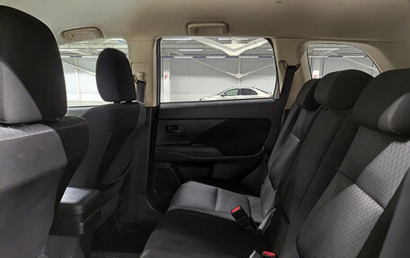 Mitsubishi Outlander III рестайлинг 3, 2014 год, 1 619 000 рублей, 12 фотография