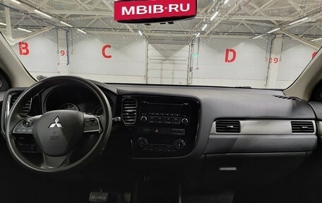 Mitsubishi Outlander III рестайлинг 3, 2014 год, 1 619 000 рублей, 14 фотография