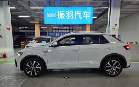 Volkswagen T-Roc I, 2023 год, 1 385 000 рублей, 3 фотография