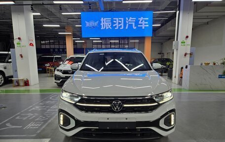 Volkswagen T-Roc I, 2023 год, 1 385 000 рублей, 2 фотография