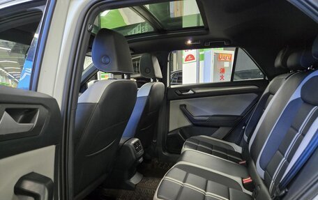 Volkswagen T-Roc I, 2023 год, 1 385 000 рублей, 8 фотография
