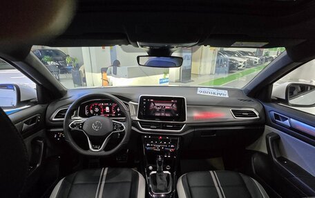 Volkswagen T-Roc I, 2023 год, 1 385 000 рублей, 10 фотография