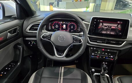 Volkswagen T-Roc I, 2023 год, 1 385 000 рублей, 12 фотография