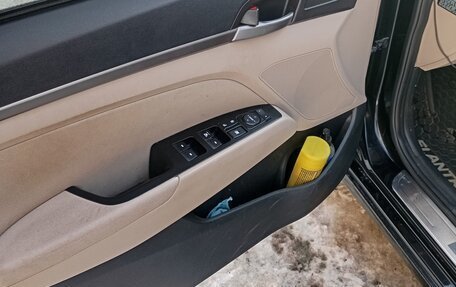 Hyundai Elantra VI рестайлинг, 2017 год, 970 000 рублей, 6 фотография