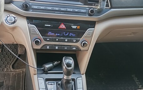 Hyundai Elantra VI рестайлинг, 2017 год, 970 000 рублей, 9 фотография