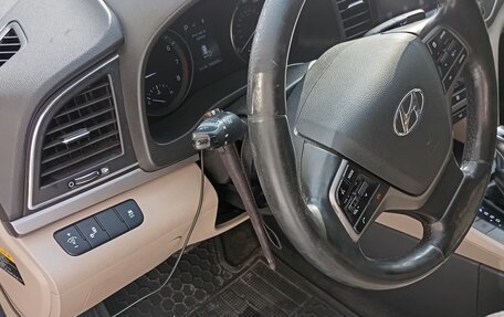 Hyundai Elantra VI рестайлинг, 2017 год, 970 000 рублей, 7 фотография