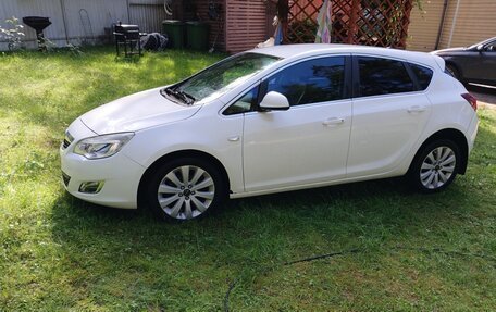 Opel Astra J, 2010 год, 710 000 рублей, 3 фотография