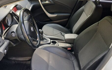 Opel Astra J, 2010 год, 710 000 рублей, 11 фотография
