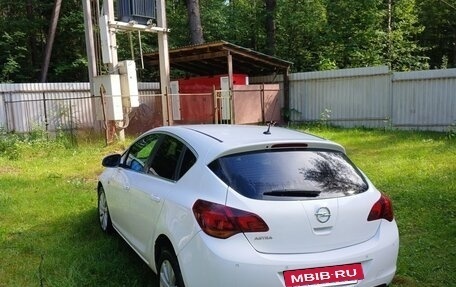 Opel Astra J, 2010 год, 710 000 рублей, 4 фотография