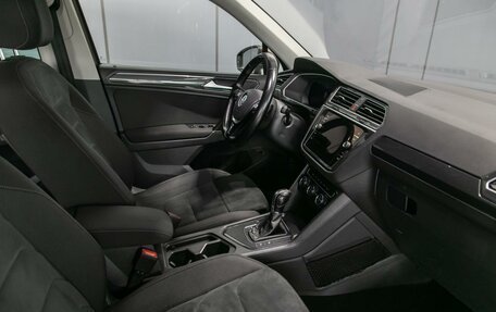 Volkswagen Tiguan II, 2018 год, 2 490 000 рублей, 15 фотография