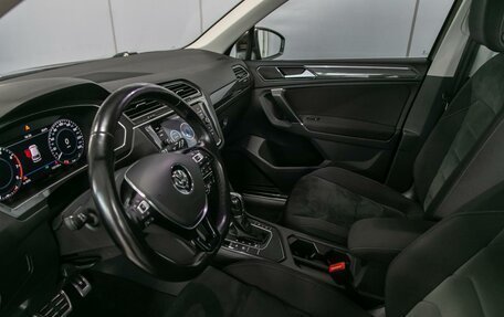 Volkswagen Tiguan II, 2018 год, 2 490 000 рублей, 13 фотография
