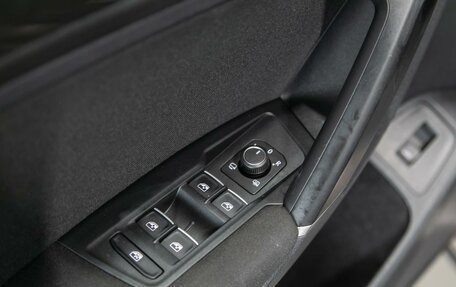 Volkswagen Tiguan II, 2018 год, 2 490 000 рублей, 26 фотография