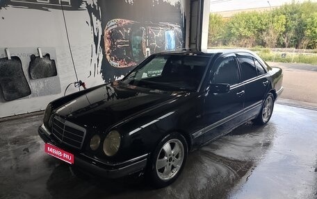 Mercedes-Benz E-Класс, 1996 год, 235 000 рублей, 1 фотография