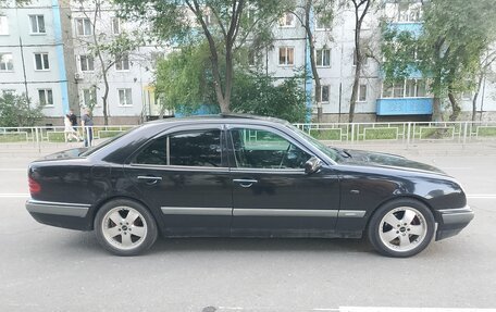 Mercedes-Benz E-Класс, 1996 год, 235 000 рублей, 5 фотография