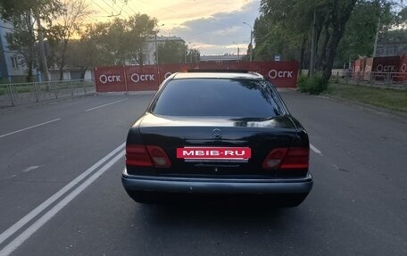 Mercedes-Benz E-Класс, 1996 год, 235 000 рублей, 4 фотография