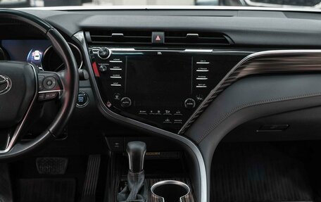 Toyota Camry, 2019 год, 2 750 000 рублей, 13 фотография