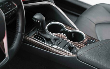 Toyota Camry, 2019 год, 2 750 000 рублей, 10 фотография
