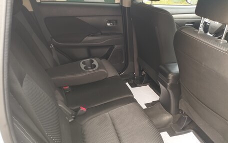 Mitsubishi Outlander III рестайлинг 3, 2016 год, 1 680 000 рублей, 9 фотография