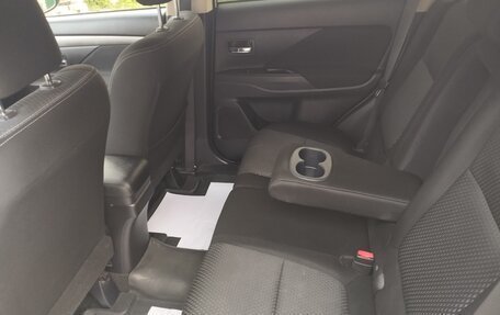 Mitsubishi Outlander III рестайлинг 3, 2016 год, 1 680 000 рублей, 8 фотография